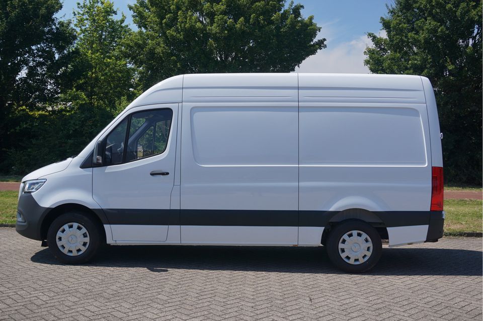 Mercedes-Benz Sprinter 317CDI Pro L2H2 10.25" Mbux Navi, Cam, Gev. Stoel, 3.5T Trekhaak, LED!! NR. R962*