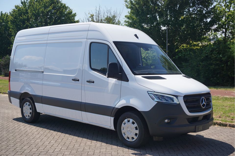 Mercedes-Benz Sprinter 317CDI Pro L2H2 10.25" Mbux Navi, Cam, Gev. Stoel, 3.5T Trekhaak, LED!! NR. R962*