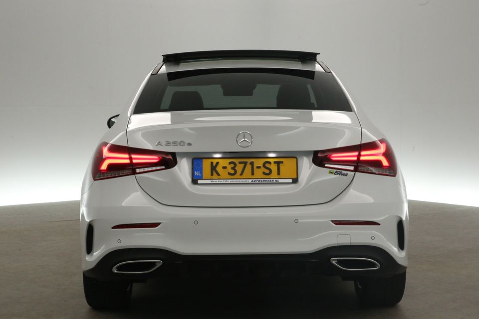 Mercedes-Benz A-Klasse 250e AMG 262PK Hybride Automaat Pano Clima Camera Carplay Sfeerverl. Burmester LED Virtual Memory-Seats Navi PDC 18"LMV