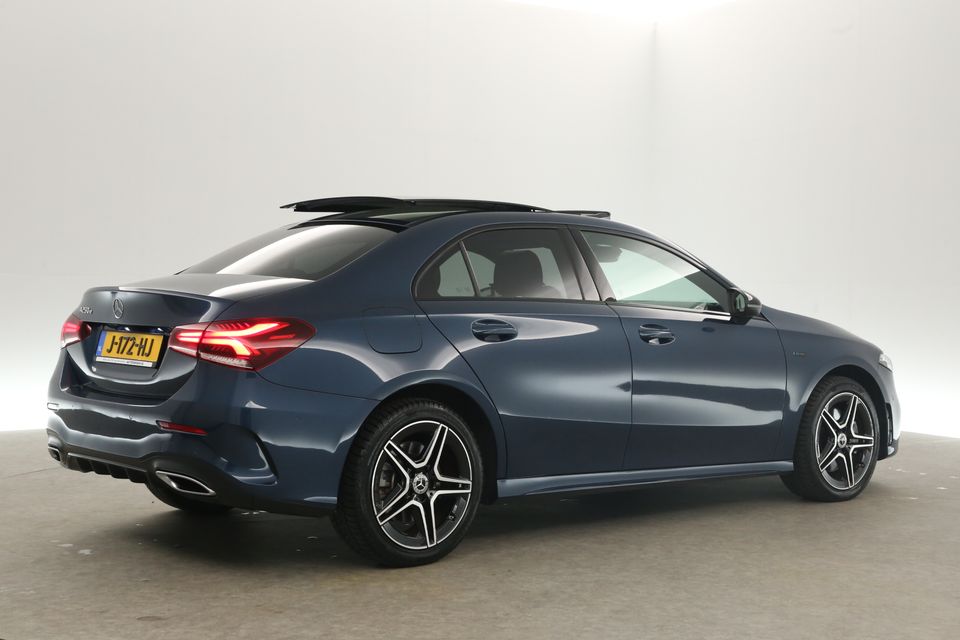 Mercedes-Benz A-Klasse 250e AMG Hybride 262PK Automaat Pano Clima Camera Virtual Sfeerverl. LED Navi 18"LMV