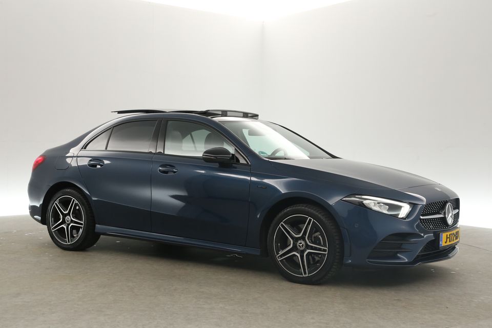 Mercedes-Benz A-Klasse 250e AMG Hybride 262PK Automaat Pano Clima Camera Virtual Sfeerverl. LED Navi 18"LMV