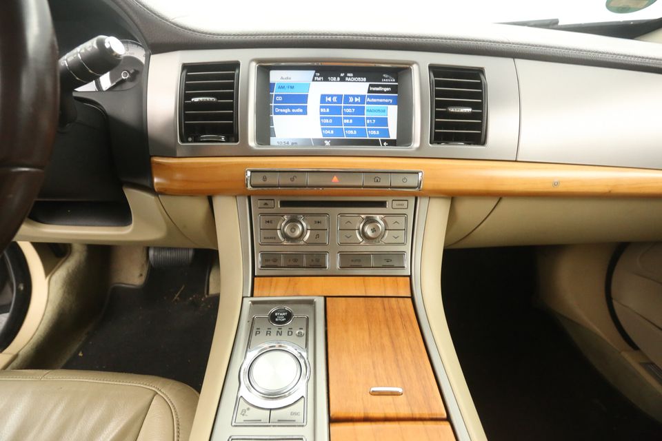 Jaguar XF 2.7D V6 207PK Automaat Airco Cruise PDC Navigatie LED Memory-Seat 17"LMV