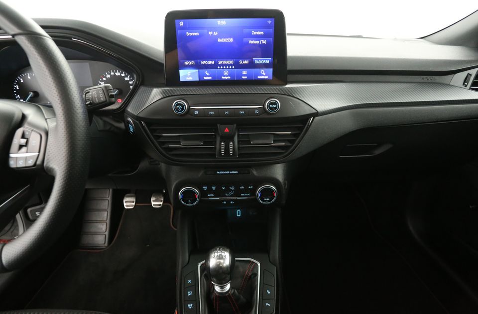 Ford Focus 1.0 ST Line Pano Bowers&Wilkins Clima Camera Carplay Cruise LED Navi PDC 18"LMV Trekhaak