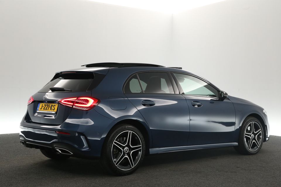 Mercedes-Benz A-Klasse 250e AMG 262PK Automaat Pano Sfeer Clima Cruise Virtual Navi 18"LMV LED PDC