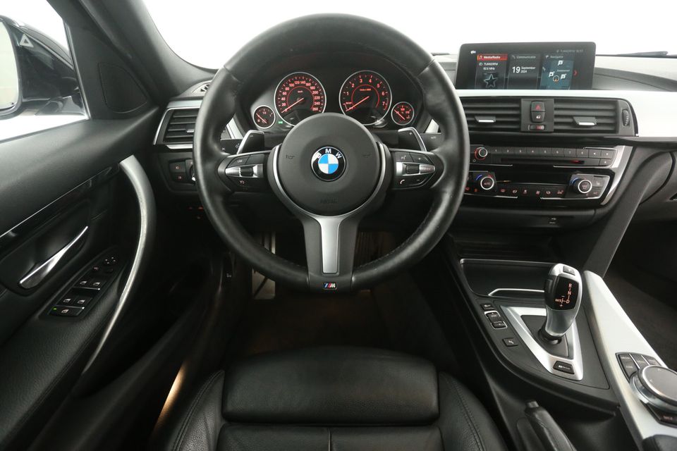 BMW 3-serie 330e M-Sport Hybride 184PK Automaat LED Clima Camera Cruise Carplay PDC Navi 18"LMV Leder