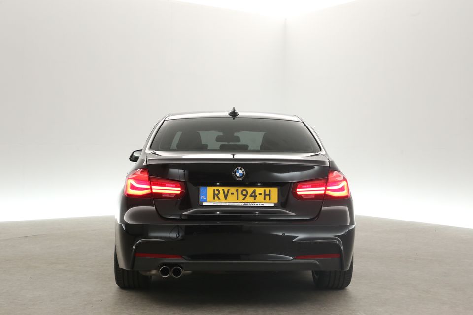 BMW 3-serie 330e M-Sport Hybride 184PK Automaat LED Clima Camera Cruise Carplay PDC Navi 18"LMV Leder