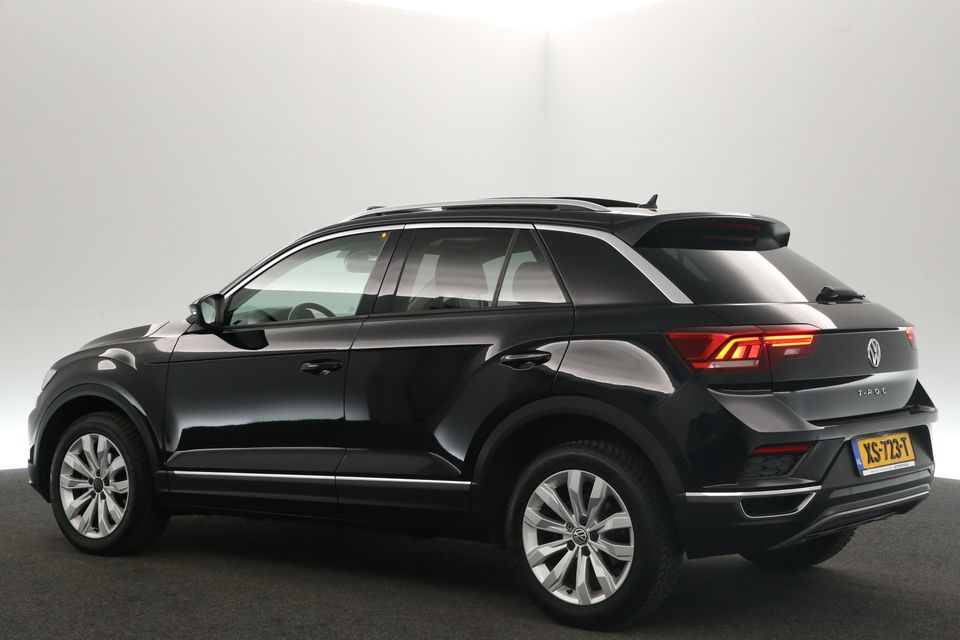 Volkswagen T-Roc 1.5 TSI 150PK Panoramadak ACC Clima Carplay Virtual Navi LED 17"LMV PDC