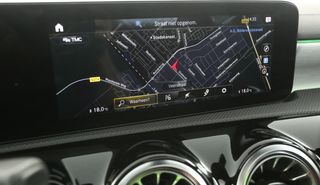 Mercedes-Benz A-Klasse 180 AMG Automaat Pano Sfeer Clima Camera Cruise LED Carplay 19"LMV Virtual Navi PDC