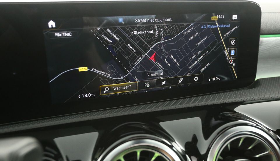 Mercedes-Benz A-Klasse 180 AMG Automaat Pano Sfeer Clima Camera Cruise LED Carplay 19"LMV Virtual Navi PDC