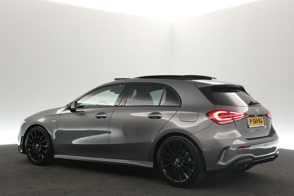 Mercedes-Benz A-Klasse 180 AMG Automaat Pano Sfeer Clima Camera Cruise LED Carplay 19"LMV Virtual Navi PDC