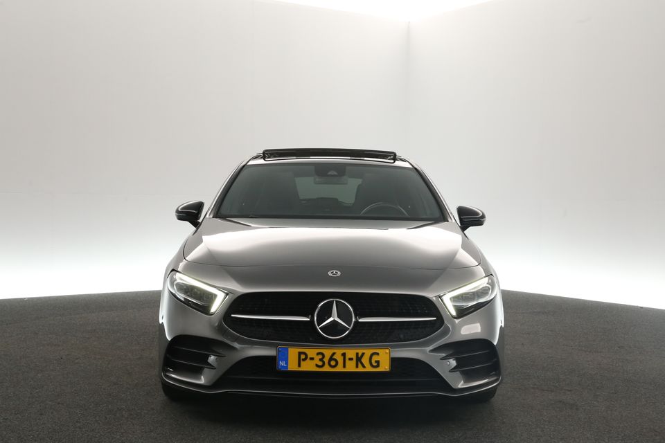 Mercedes-Benz A-Klasse 180 AMG Automaat Pano Sfeer Clima Camera Cruise LED Carplay 19"LMV Virtual Navi PDC