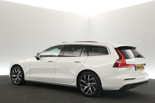 Volvo V60 2.0 T5 Momentum 250PK Automaat Clima Pano Carplay Camera Cruise Virtual Navi PDC Leder Head-up 18''LMV Trekhaak