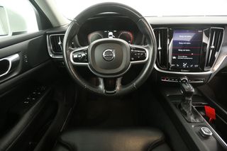 Volvo V60 2.0 T5 Momentum 250PK Automaat Clima Pano Carplay Camera Cruise Virtual Navi PDC Leder Head-up 18''LMV Trekhaak