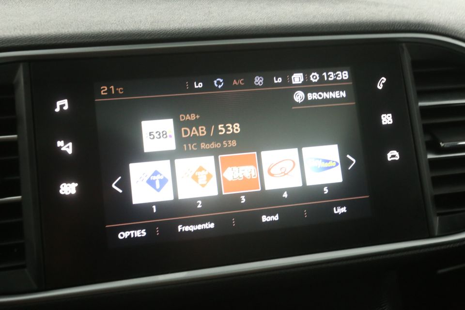 Peugeot 308 1.2 PureTech Panoview Clima Carplay Camera Cruise LED Navi PDC Massagestoel 16"LMV