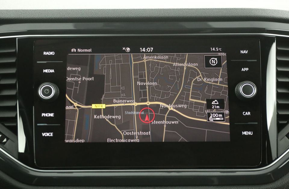 Volkswagen T-Roc 1.5 TSI R-line 150PK Automaat ACC Sfeerverl. Clima Carplay LED Virtual Navi PDC 19"LMV