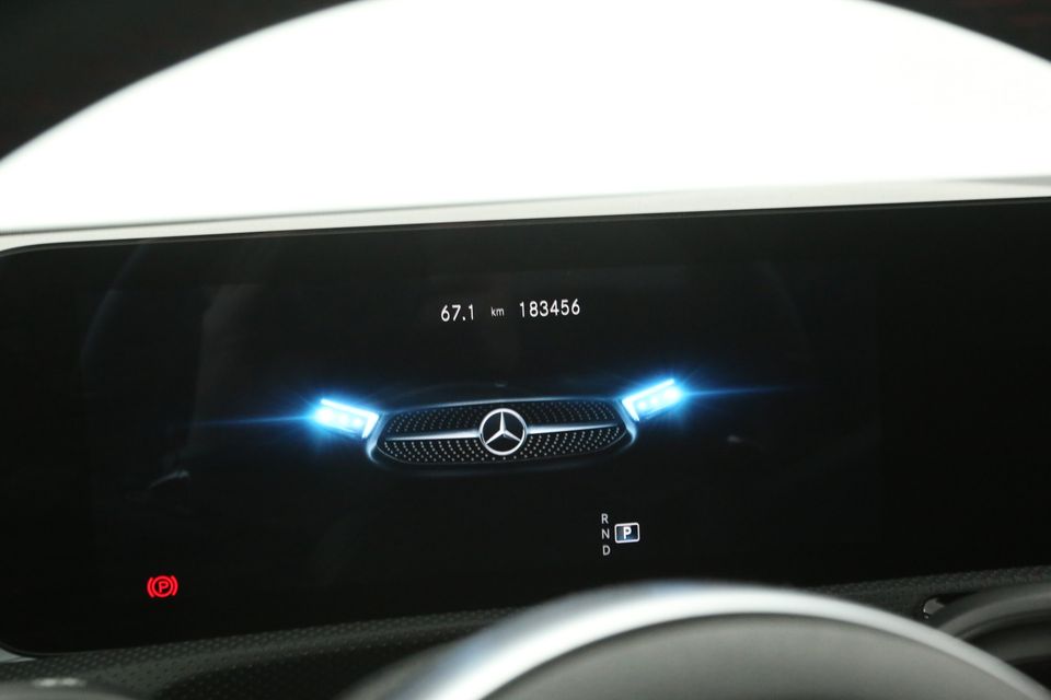 Mercedes-Benz A-Klasse 180 AMG Automaat Clima Camera Cruise Sfeerverl. LED Virtual Navi 18"LMV PDC