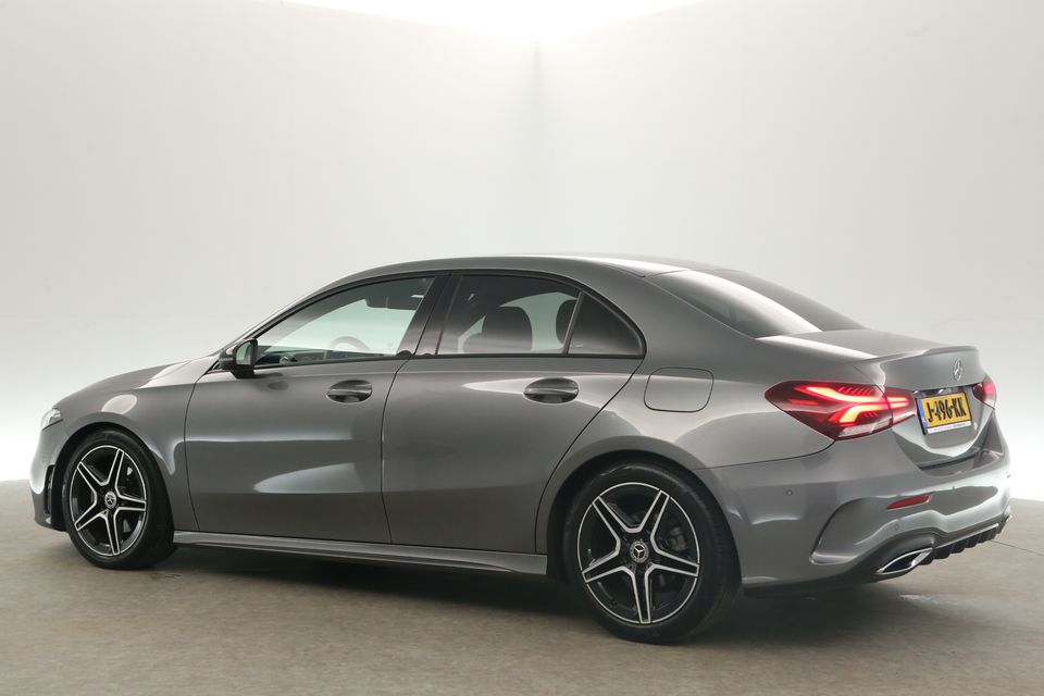 Mercedes-Benz A-Klasse 180 AMG Automaat Clima Camera Cruise Sfeerverl. LED Virtual Navi 18"LMV PDC