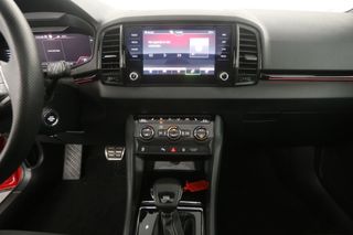 Škoda Karoq 1.5 TSI ACT Sportline 150PK Automaat Pano Sfeer Clima Carplay Camera Cruise LED Navi PDC 19''LMV Trekhaak