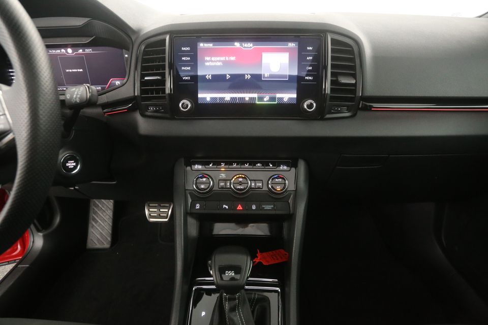 Škoda Karoq 1.5 TSI ACT Sportline 150PK Automaat Pano Sfeer Clima Carplay Camera Cruise LED Navi PDC 19''LMV Trekhaak