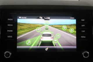 Škoda Karoq 1.5 TSI ACT Sportline 150PK Automaat Pano Sfeer Clima Carplay Camera Cruise LED Navi PDC 19''LMV Trekhaak