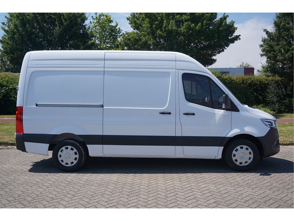 Mercedes-Benz Sprinter 317CDI Pro L2H2 10.25" Mbux Navi, Cam, Gev. Stoel, 3.5T Trekhaak, LED!! NR. R396*