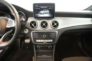 Mercedes-Benz CLA-Klasse 180 AMG Automaat Pano Camera LED Airco Cruise 18"LMV Keyless Navi PDC