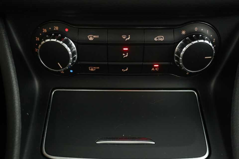 Mercedes-Benz CLA-Klasse 180 AMG Automaat Pano Camera LED Airco Cruise 18"LMV Keyless Navi PDC