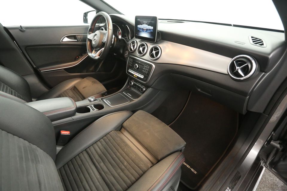 Mercedes-Benz CLA-Klasse 180 AMG Automaat Pano Camera LED Airco Cruise 18"LMV Keyless Navi PDC