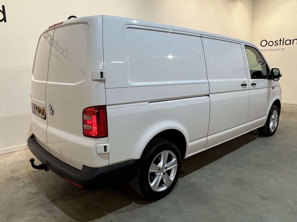 Volkswagen Transporter 2.0 TDI L2H1 / Airco / Cruise Control / Navigatie / Camera / Trekhaak / LMV / 3-Zits / 83.700 KM !!