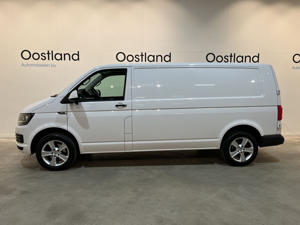 Volkswagen Transporter 2.0 TDI L2H1 / Airco / Cruise Control / Navigatie / Camera / Trekhaak / LMV / 3-Zits / 83.700 KM !!