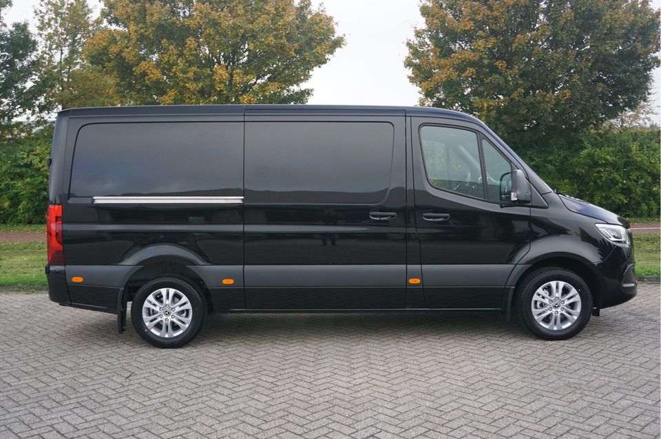 Mercedes-Benz Sprinter 319CDI Select L2H1 10.25" Mbux, ACC, LED, 3.5T Trekhaak, 17" LM, 2x schuifdeur!! NR. R843*