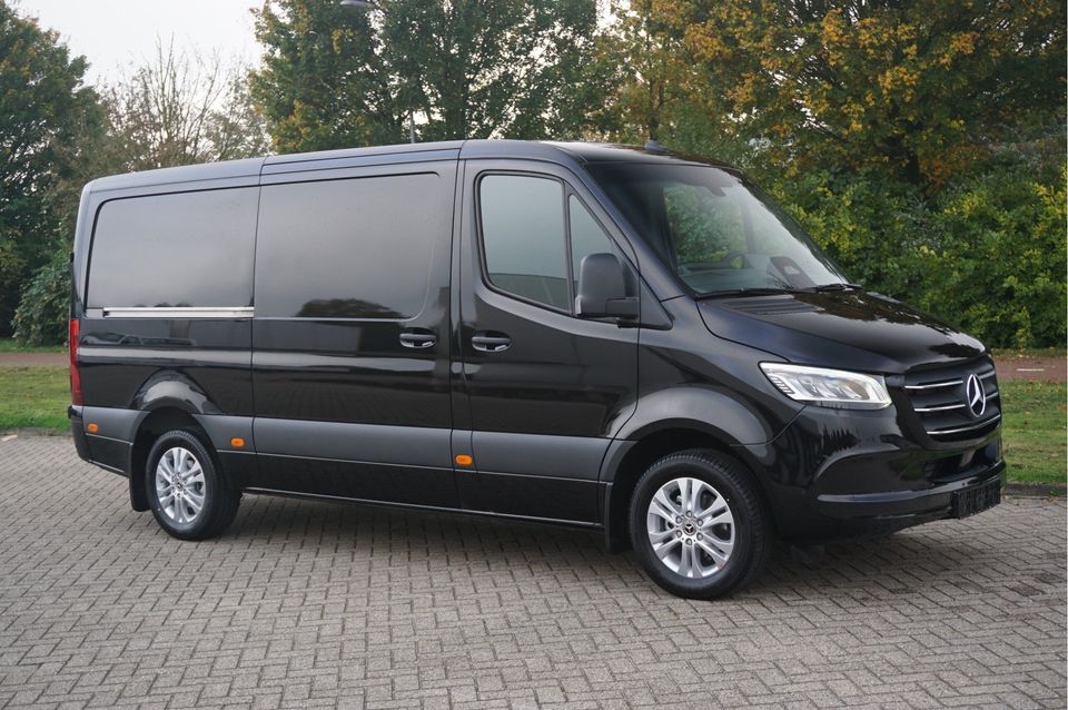 Mercedes-Benz Sprinter 319CDI Select L2H1 10.25" Mbux, ACC, LED, 3.5T Trekhaak, 17" LM, 2x schuifdeur!! NR. R843*