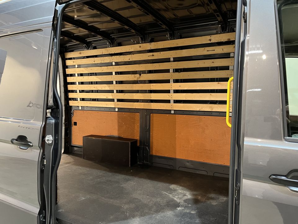 Volkswagen Crafter 35 2.0 TDI L3H3 177 PK Automaat / Euro 6 / Airco / Cruise Control / Camera / CarPlay / Navigatie / Imperiaal / 3-Zits