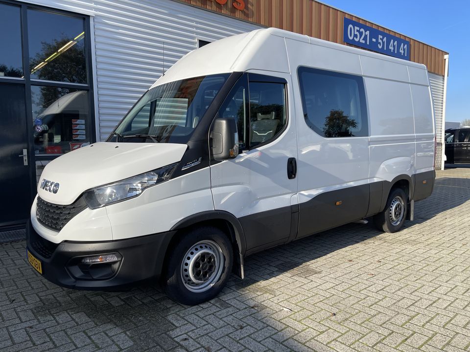 Iveco Daily 35S16V 2.3 automaat L2H2 dubbel cabine DC 7 persoons ! / vaste prijs rijklaar € 30.950 ex btw / lease vanaf € 554 / climate control / 270 graden deuren / mag 3500 kg trekken !