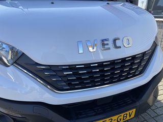 Iveco Daily 35S16V 2.3 automaat L2H2 dubbel cabine DC 7 persoons ! / vaste prijs rijklaar € 30.950 ex btw / lease vanaf € 554 / climate control / 270 graden deuren / mag 3500 kg trekken !