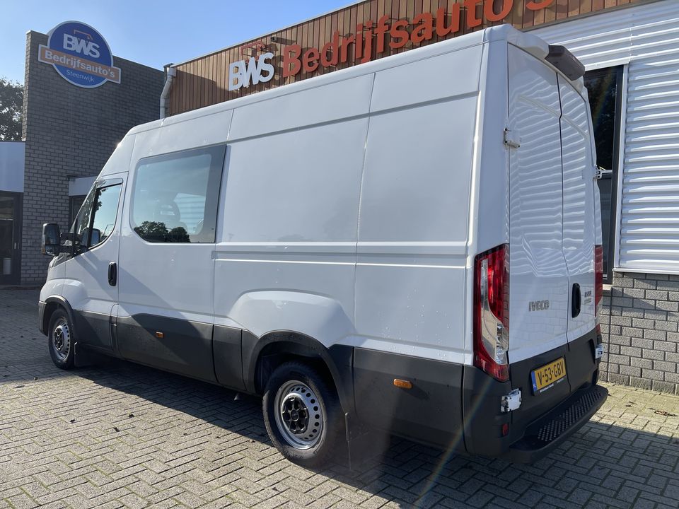 Iveco Daily 35S16V 2.3 automaat L2H2 dubbel cabine DC 7 persoons ! / vaste prijs rijklaar € 30.950 ex btw / lease vanaf € 554 / climate control / 270 graden deuren / mag 3500 kg trekken !