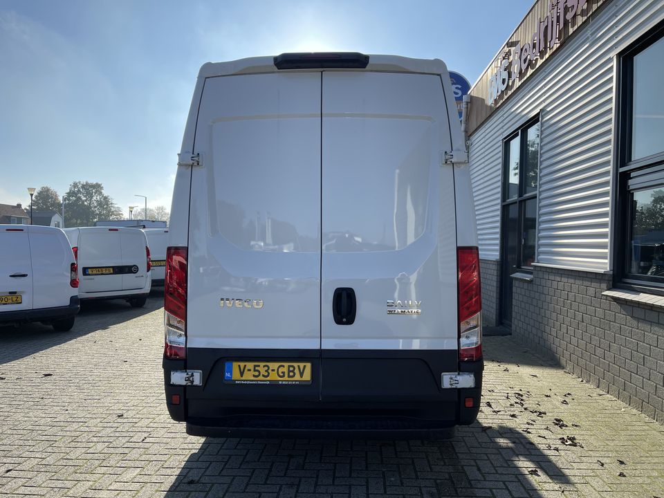 Iveco Daily 35S16V 2.3 automaat L2H2 dubbel cabine DC 7 persoons ! / vaste prijs rijklaar € 30.950 ex btw / lease vanaf € 554 / climate control / 270 graden deuren / mag 3500 kg trekken !