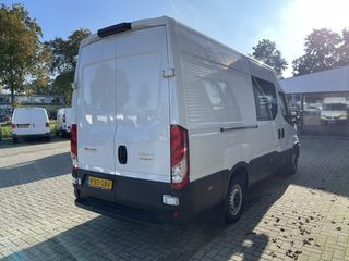 Iveco Daily 35S16V 2.3 automaat L2H2 dubbel cabine DC 7 persoons ! / vaste prijs rijklaar € 30.950 ex btw / lease vanaf € 554 / climate control / 270 graden deuren / mag 3500 kg trekken !