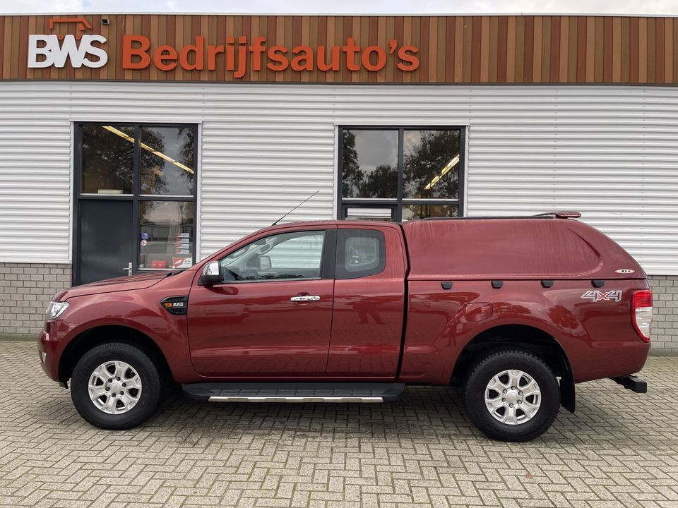 Ford Ranger 2.2 TDCi XLT Supercab 2 persoons pickup 4x4 / vaste prijs rijklaar € 20.950 ex btw / euro 6 diesel / lease vanaf € 375 / trekhaak 3500 kg / airco / cruise control / huif / donker rood metallic !