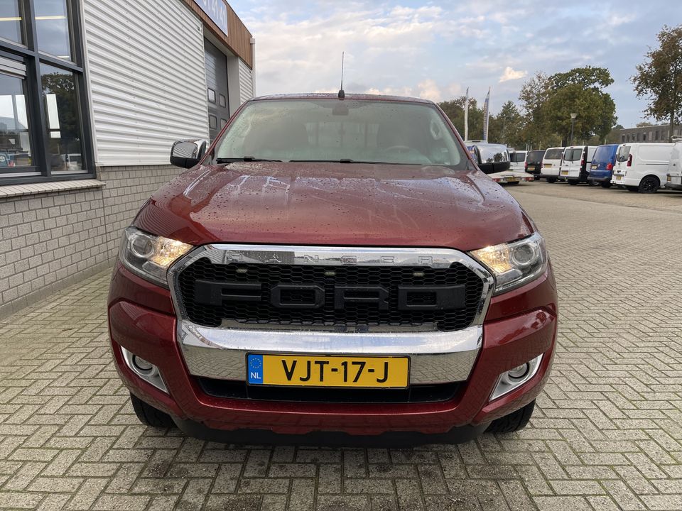 Ford Ranger 2.2 TDCi XLT Supercab 2 persoons pickup 4x4 / vaste prijs rijklaar € 20.950 ex btw / euro 6 diesel / lease vanaf € 375 / trekhaak 3500 kg / airco / cruise control / huif / donker rood metallic !