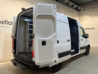 Mercedes-Benz Sprinter 317 CDI L2H2 RWD / Euro 6 / Servicebus  / Bott inrichting / 220V / MBUX / Airco / Cruise / CarPlay / Camera / Trekhaak