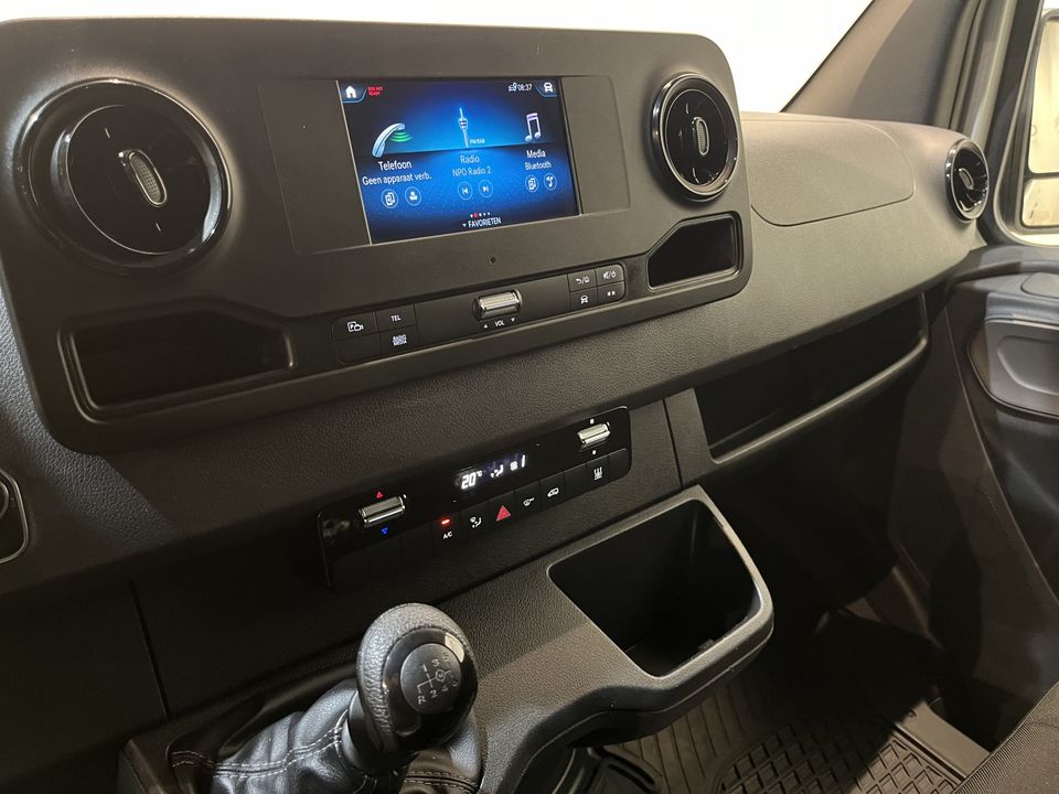 Mercedes-Benz Sprinter 317 CDI L2H2 RWD / Euro 6 / Servicebus  / Bott inrichting / 220V / MBUX / Airco / Cruise / CarPlay / Camera / Trekhaak