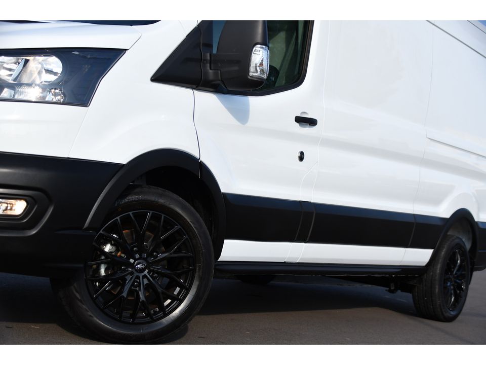 Ford Transit 350 2.0 TDCI L3H2 Black & White Edition Cruise, Carplay, Stoelverwarming, NAVI, 130PK, Multimedia, Sensoren, Trekhaak, UNIEK!