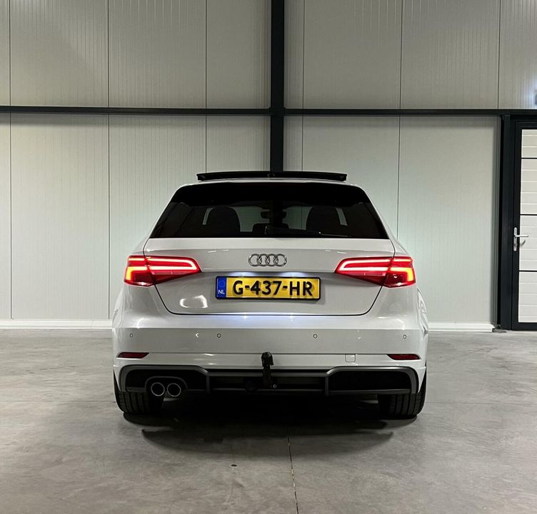 Audi A3 Sportback Audi A3 35 TFSI S-line Pano Virtual Trekhaak B&O Carplay NAP