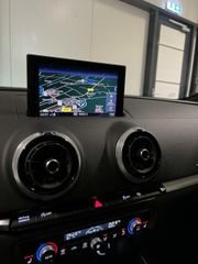 Audi A3 Sportback Audi A3 35 TFSI S-line Pano Virtual Trekhaak B&O Carplay NAP