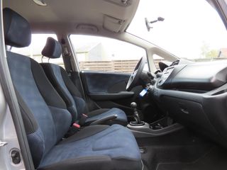 Honda Jazz 1.2 S TREKHAAK | NIEUWE APK | AIRCO | PARKEERSENSOREN | DEALER ONDERHOUDEN |