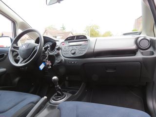 Honda Jazz 1.2 S TREKHAAK | NIEUWE APK | AIRCO | PARKEERSENSOREN | DEALER ONDERHOUDEN |