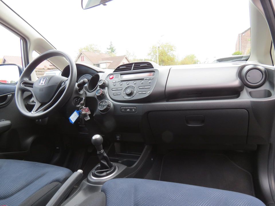 Honda Jazz 1.2 S TREKHAAK | NIEUWE APK | AIRCO | PARKEERSENSOREN | DEALER ONDERHOUDEN |