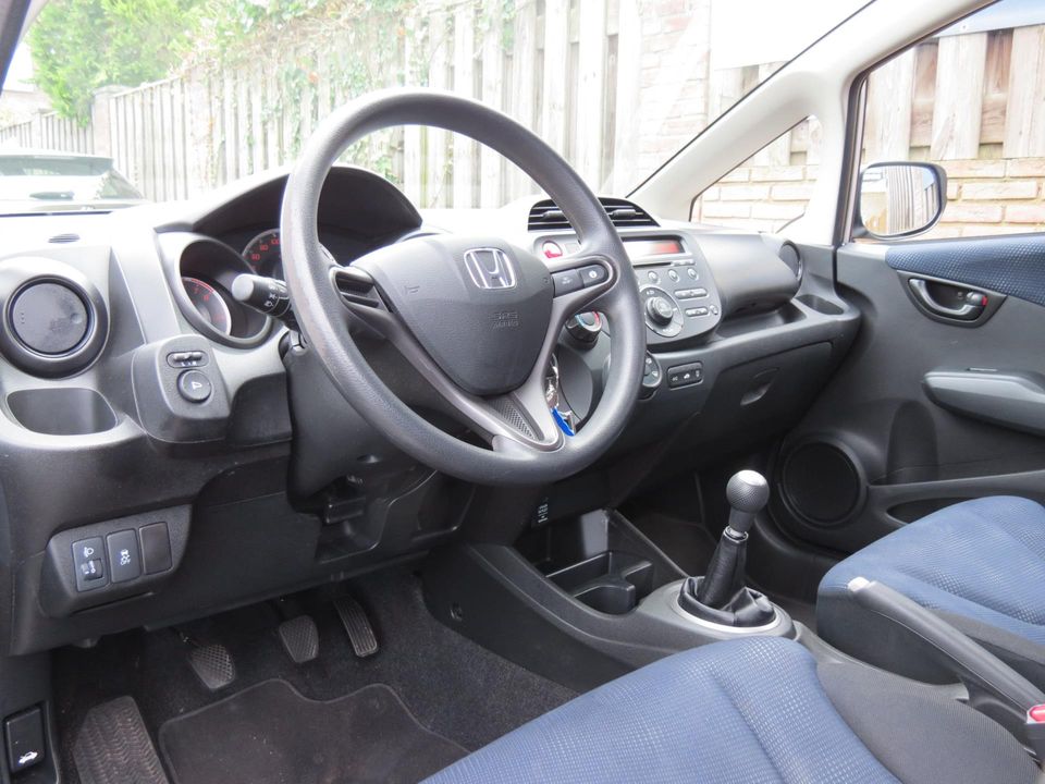 Honda Jazz 1.2 S TREKHAAK | NIEUWE APK | AIRCO | PARKEERSENSOREN | DEALER ONDERHOUDEN |