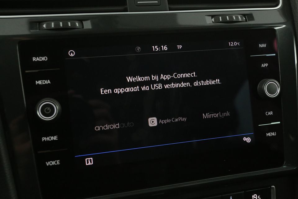 Volkswagen Golf 1.5 TSI Automaat Clima Carplay Camera ACC Navi PDC LED Massagestoel 16"LMV Trekhaak